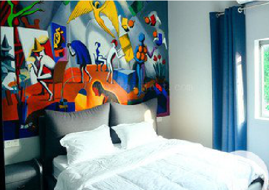 双牌对于酒店的墙体彩绘而言更注重哪些方面？